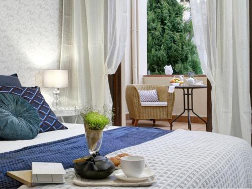 Chezmoihomes Alhambra Penthouse 2 private terraces - image 3