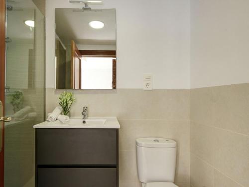 Chezmoihomes Alhambra Penthouse 2 private terraces - image 2