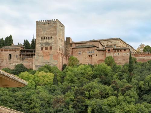 Chezmoihomes Alhambra Penthouse 2 private terraces - image 13