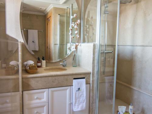 Chezmoihomes Luxury Penthouse - image 4