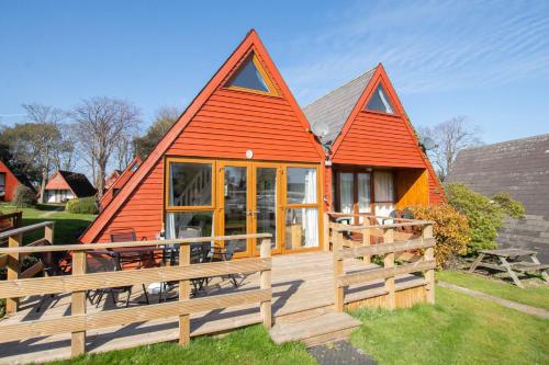 Chalet Eightytwo, Deal