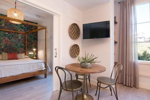 Trinidad Deluxe 3 Trinidad Deluxe 3