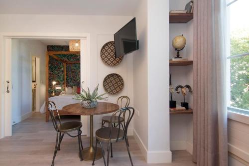 Trinidad Deluxe 3 Trinidad Deluxe 3