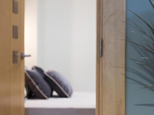 One-Bedroom Apartment image 8