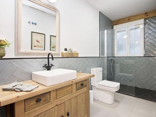 One-Bedroom Apartment image 3