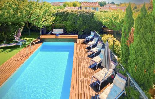 Cozy Home In Lisle Sur La Sorgue With Outdoor Swimming Pool