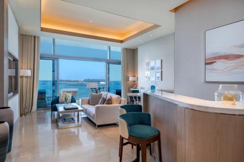Surrounding environment, FIVE LUXE in Dubai Marina