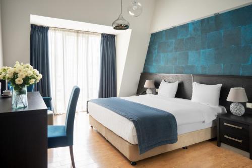 Sephia Hotel Room Type - Queen Room