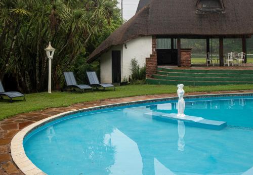 Swimming pool, Rawdons Hotel & Brewery in Howick