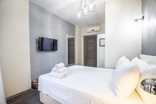 Deluxe Double Room 4 - image 5