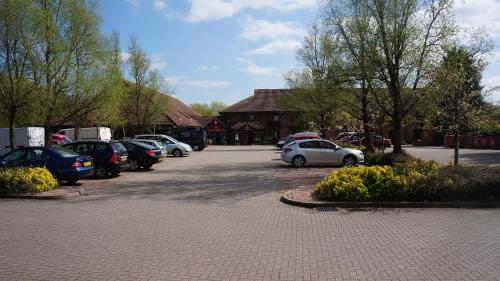Peartree Lodge Waterside - image 12