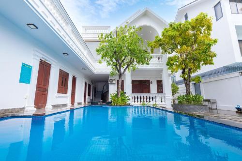 Palm Villa 37 - 6 bedrooms & Pool in VungTau Beach