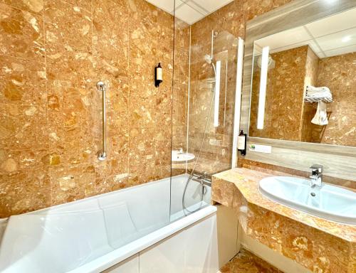 room detail thumbnail 2