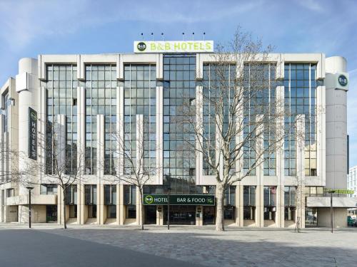 Exterior view, B&B HOTEL Paris 17 Batignolles in 17th - Arc de Triomphe - Palais des Congres