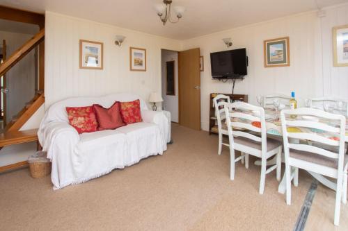 Chalet 98, Deal (photo 4)