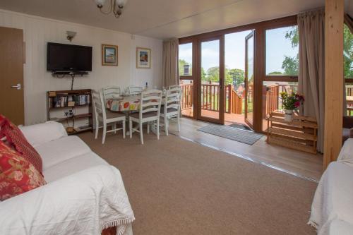 Chalet 98, Deal (photo 8)