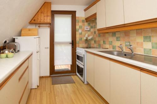 Chalet 98, Deal (photo 9)