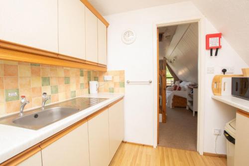 Chalet 98, Deal (photo 10)