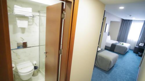 Classic Triple Room image 2