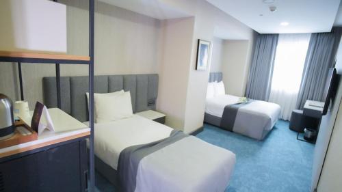 Classic Triple Room image 6
