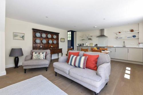 Tranquil cottage in heart of Cotswolds in Brokenborough