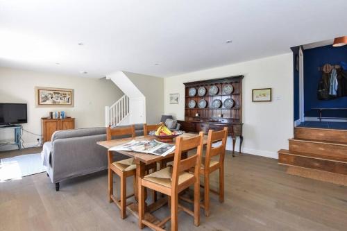 Tranquil cottage in heart of Cotswolds in Brokenborough