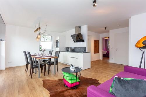 Apartment with Mountain View