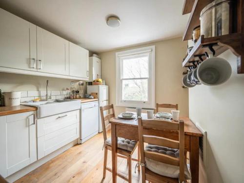 Pass the Keys Stylish London Flat near Station - Victoria 20 min