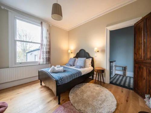 Pass the Keys Stylish London Flat near Station - Victoria 20 min