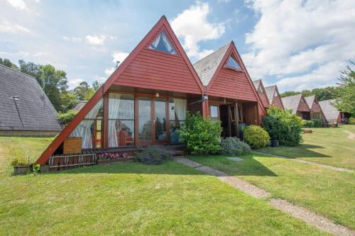 Chalet 106, Дил