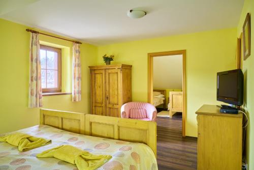 4 twin beds
