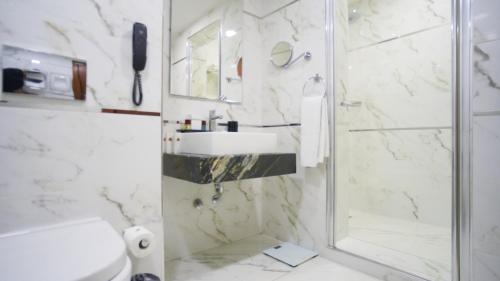 Executive Suite image 7