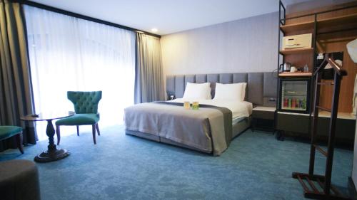 Executive Suite image 10