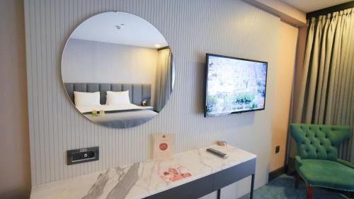 Executive Suite image 4