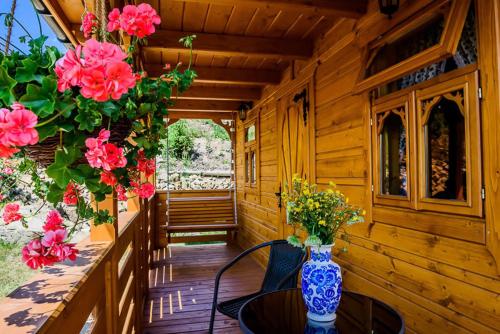 2 bedrooms, 4 beds