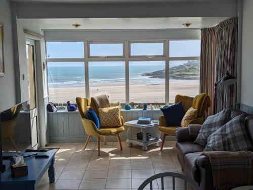 Idyllic Inchydoney Beach Cottage - Amazing sea views, path to beach!