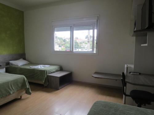 1 double bed, 1 twin bed