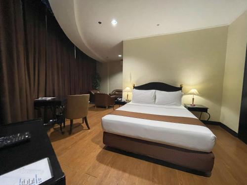room detail thumbnail 2