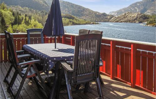 Gorgeous Home In Dalsøyra With Kitchen Gorgeous Home In Dalsøyra With Kitchen