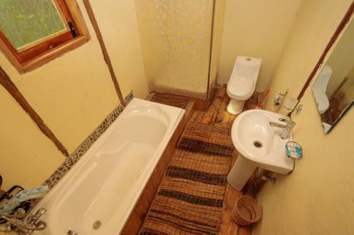 2 double beds, 1 twin bed