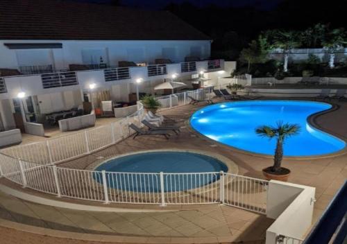 Piscina, RÉSID'AZUR APPARTEMENT T2-PMR- Piscine privée (RESID'AZUR APPARTEMENT T2-PMR- Piscine privee) in Saint-Jean-de-Monts