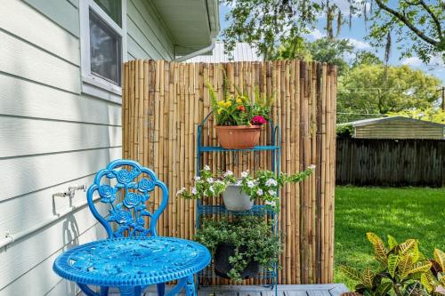 Serenity Terrace - King Bed , Lounge & Coffee Bar in Alachua (Florida)