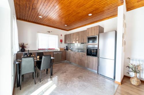 ห้องครัว, Assento do Cávado by House and People (Assento do Cavado by House and People) in วัลโดเซนเด