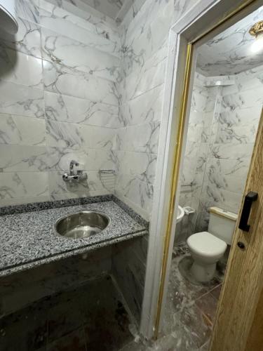 شقه صغيره فندقيه في موقع مميز جديده وفرش وموبيليا جديده, Mansoura (foto 6)