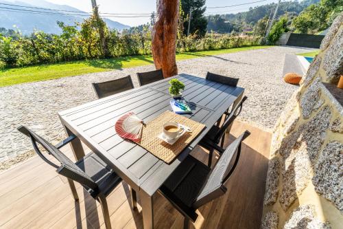 ระเบียง/ชานเรือน, Assento do Cávado by House and People (Assento do Cavado by House and People) in วัลโดเซนเด