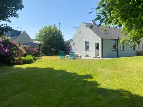 Зовнішній вигляд готелю, Houghton Park Holiday Cottage in Ньюкаслтон