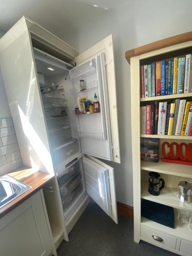 кухня, Houghton Park Holiday Cottage in Ньюкаслтон