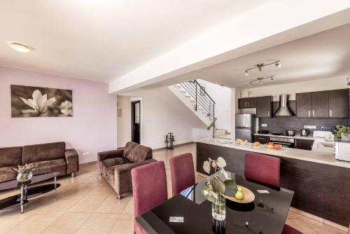 Three-Bedroom Villa image 4