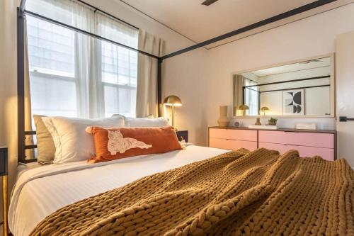 Hermosa Bungalow 1920s Charm Steps to the Strand