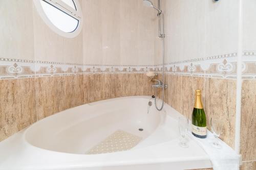 Fürdőszoba, La Torre: casa perfecta con piscina privada in El Castell de Montornes